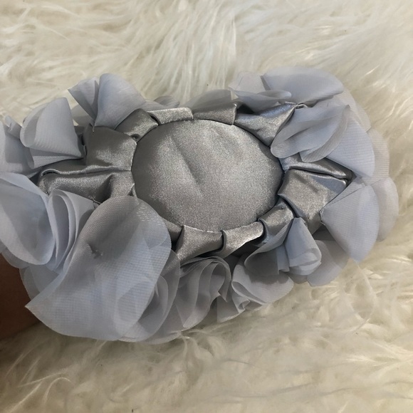 RUFFLE CLUTCH - Picture 8 of 8